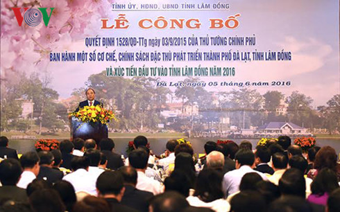 ທ່ານນາຍົກລັດຖະມົນຕີເຂົ້າຮ້ວມພິທີປະກາດກົນໄກພິເສດສະເພາະເພື່ອພັດທະນາດ່າລາດ